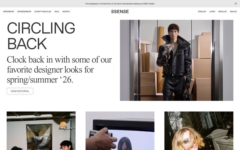 Ssense — ตัวอย่างเว็บไซต์ในรูปแบบนี้