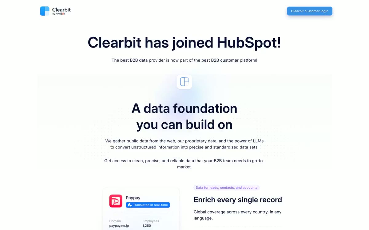 Clearbit – svetainės peržiūra šiuo stiliumi